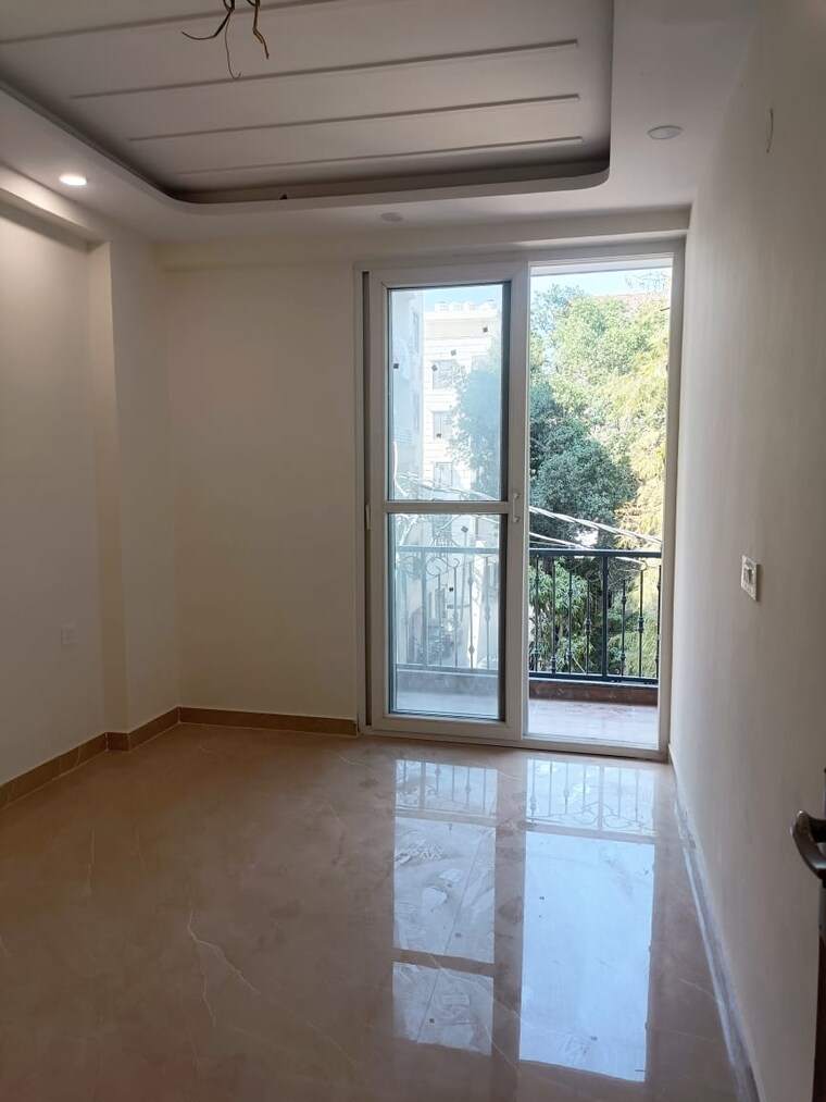 Room, chattarpur 4 Bedroom 200 Sq.Yd. Builder Floor In Chattarpur Delhi 8543238