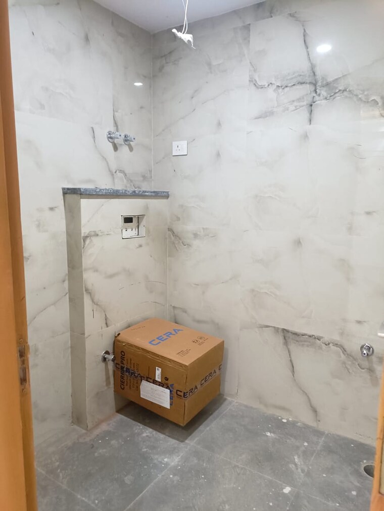 Bathroom, chattarpur 4 Bedroom 200 Sq.Yd. Builder Floor In Chattarpur Delhi 8543238