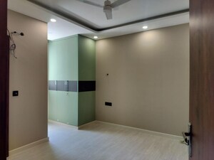 Room in 3 BHK Apartment at Pioneer Park Presidia, Sector 62 – for Sale