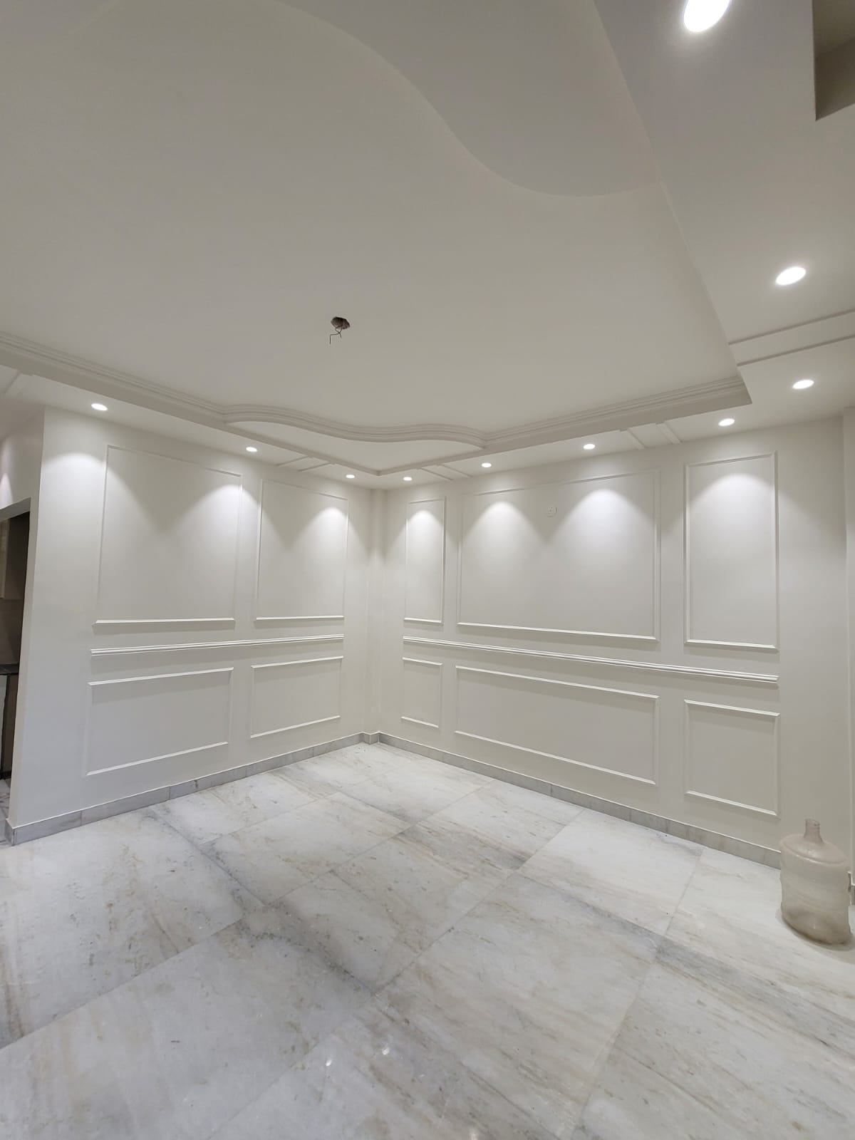 5 BHK + Servant Room Apartment For Sale in Pioneer Araya