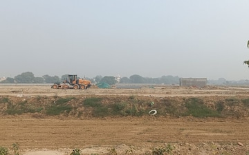 Plot For Sale in Sector 98