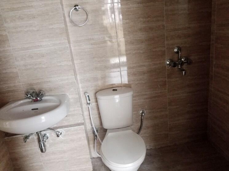 Bathroom, indiabulls-centrum-park 2.5 Bedroom 1681 Sq.Ft. Apartment In Sector 103 Gurgaon 8543381