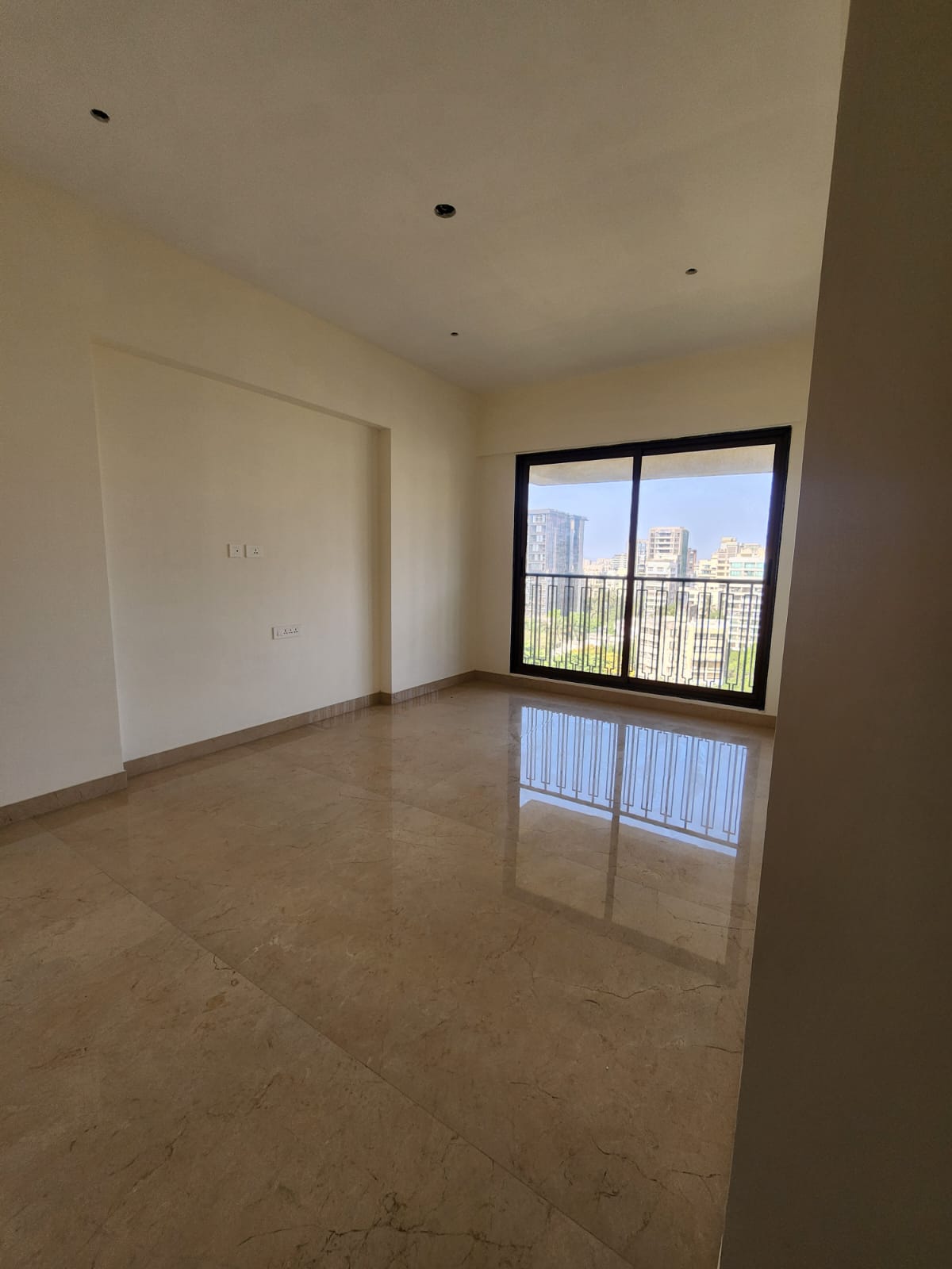 3 BHK Apartment For Sale in Mirchandani Triton