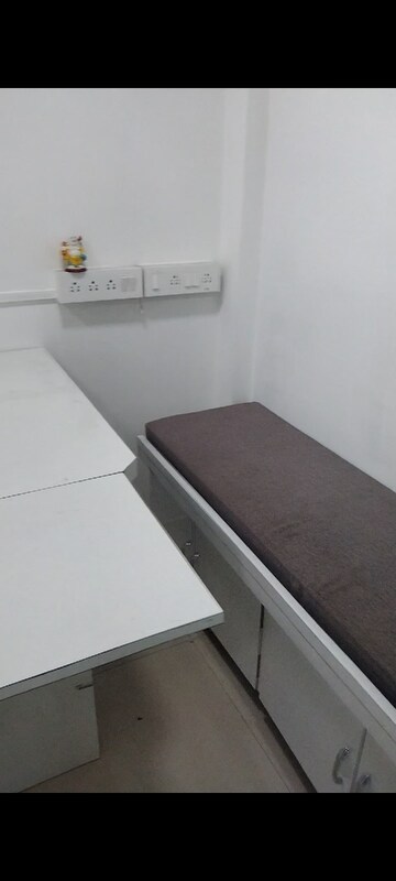  Office Space For Rent in Express Zone, Malad East