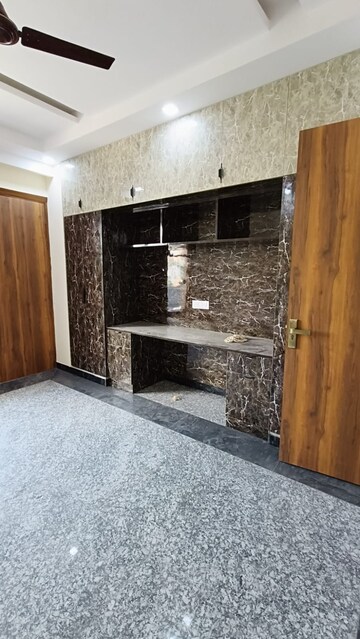 Room in 3 BHK Apartment at Raja Park – for Sale