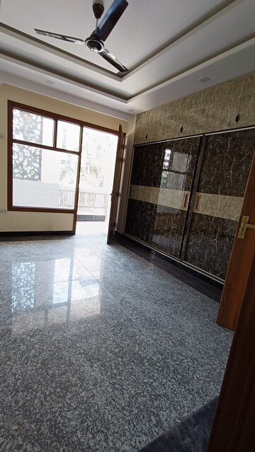 Parking in 3 BHK Apartment at Raja Park – for Sale