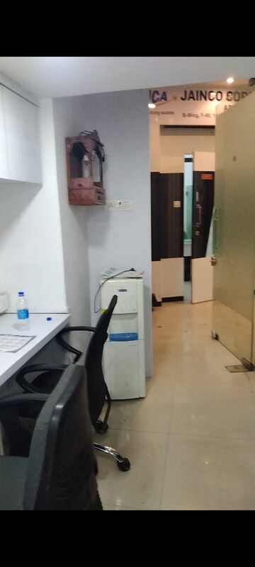  Office Space For Rent in Express Zone, Malad East