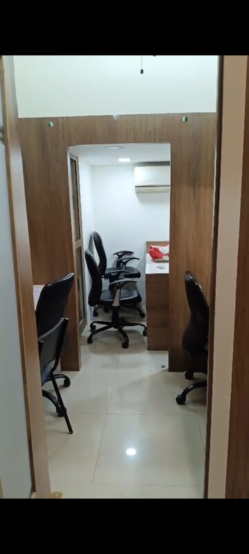  Office Space For Rent in Express Zone, Malad East