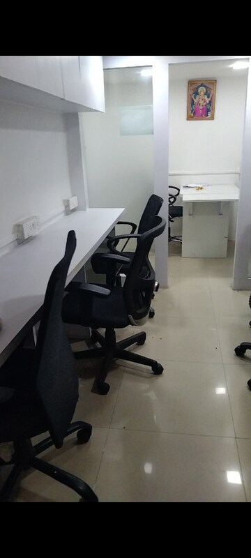  Office Space For Rent in Express Zone, Malad East
