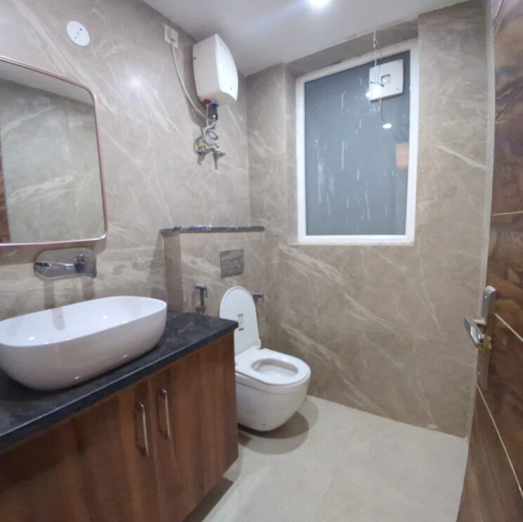 Bathroom, ardee-city 3 Bedroom 270 Sq.Yd. Builder Floor In Indira Colony 2 Gurgaon 8543957