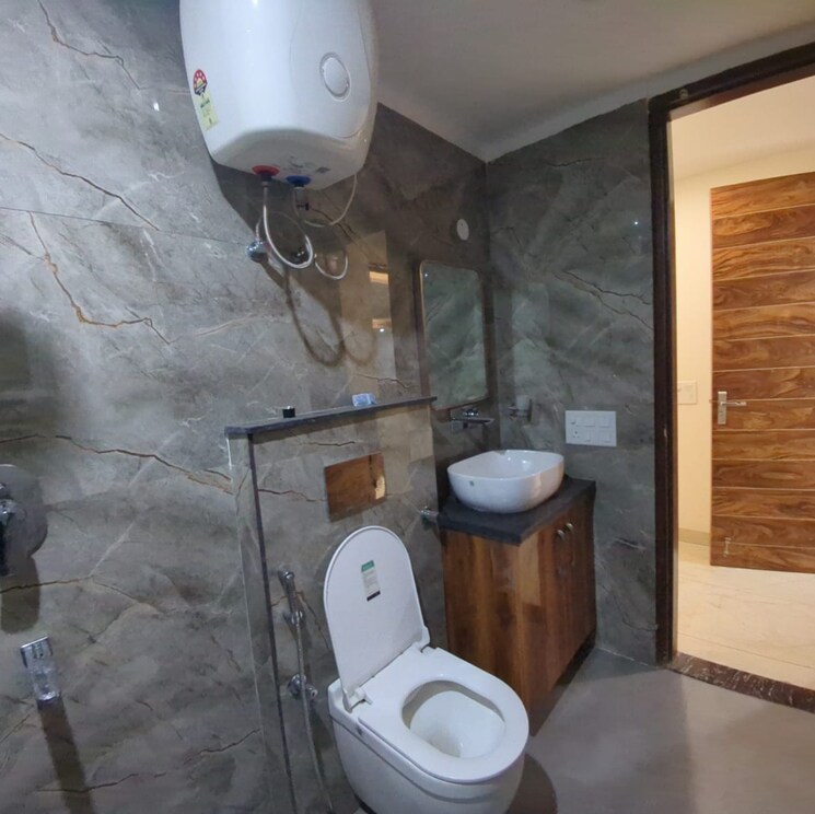 Bathroom, ardee-city 3 Bedroom 270 Sq.Yd. Builder Floor In Indira Colony 2 Gurgaon 8543957