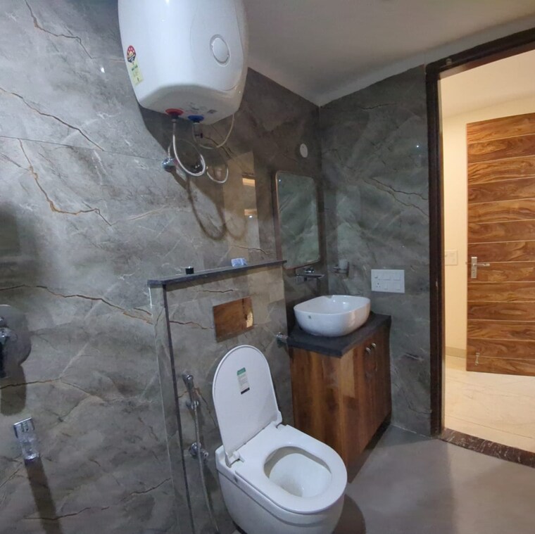 Bathroom, ardee-city 3 Bedroom 270 Sq.Yd. Builder Floor In Indira Colony 2 Gurgaon 8543957