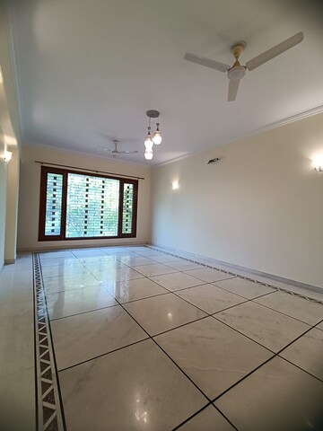 Room in 3 BHK Apartment at Sector 102 – for Sale