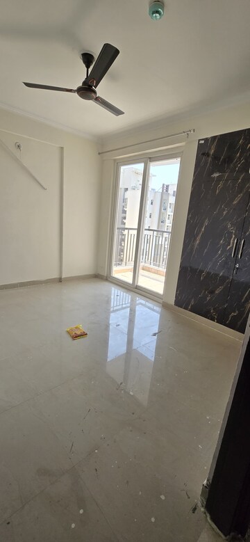 3 BHK Apartment For Rent in Amrapali Riverview, Amrapali Leisure Valley