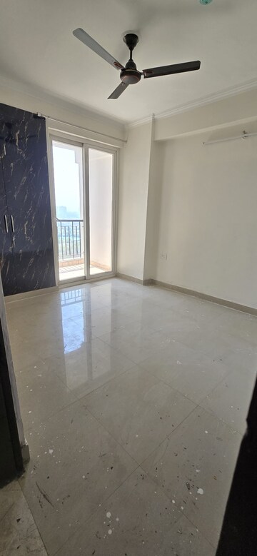 Room in 3 BHK Apartment at Amrapali Riverview, Amrapali Leisure Valley – for Rent