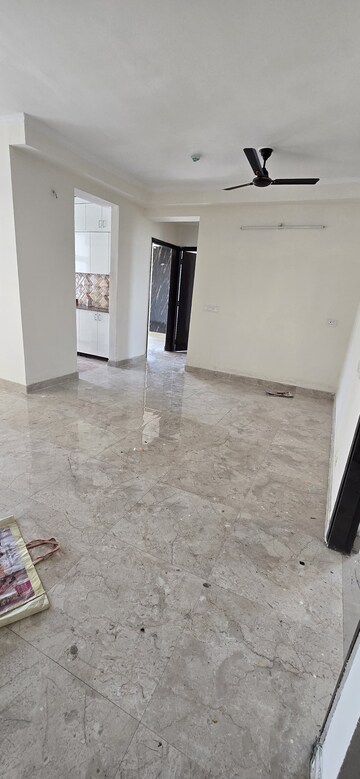 Room in 3 BHK Apartment at Amrapali Riverview, Amrapali Leisure Valley – for Rent