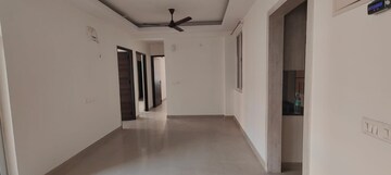 Room in 2 BHK Apartment at Geotech Pristine Avenue, Sector 16c Greater Noida – for Rent
