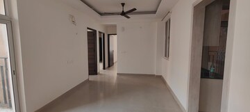 Room in 2 BHK Apartment at Geotech Pristine Avenue, Sector 16c Greater Noida – for Rent