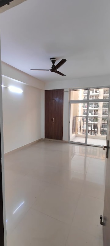 Room in 2 BHK Apartment at Geotech Pristine Avenue, Sector 16c Greater Noida – for Rent