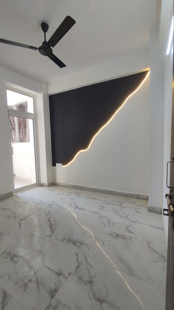 Room in 1 BHK Builder Floor at Sector 73 – for Sale