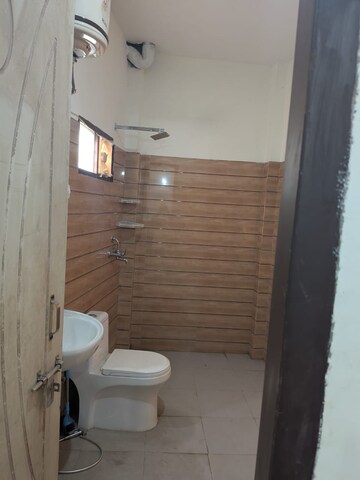 Bathroom in 2 BHK Builder Floor at Sector 33 – for Rent