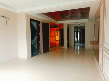Room in 3 BHK Builder Floor at Sector 9 – for Sale