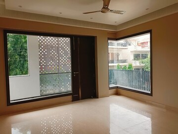 Room in 3 BHK Builder Floor at Sector 9 – for Sale