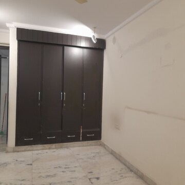 Furnished Amenities in 2 BHK Apartment at Ambience Island, Sector 24 – for Sale