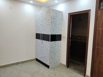 Room in 3 BHK Apartment at Panchsheel Vihar – for Rent