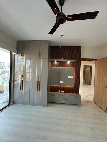 Room in 4 BHK Apartment at Emaar Palm Terraces Select, Sector 66 – for Sale