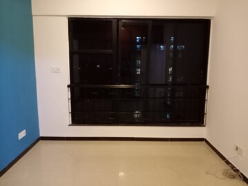 Room in 2 BHK Apartment at Montreal Tower, Andheri West – for Rent