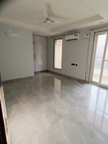 Room in 3 BHK Builder Floor at Ansal API Esencia, Sector 67 – for Rent