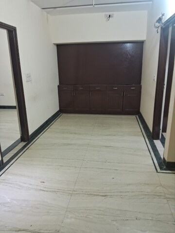 Room in 3 BHK Apartment at Sector 20 – for Rent