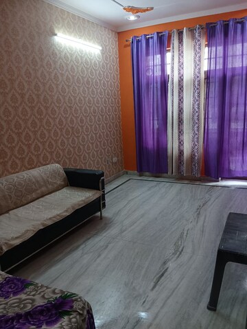 Bedroom in 2 BHK Builder Floor at Sector 46 – for Rent