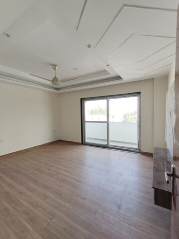 Room in 3 BHK Builder Floor at Sector 10 – for Sale