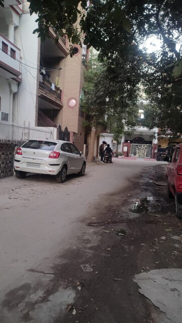 Parking in 6 BHK Independent House at Sector 17a – for Sale