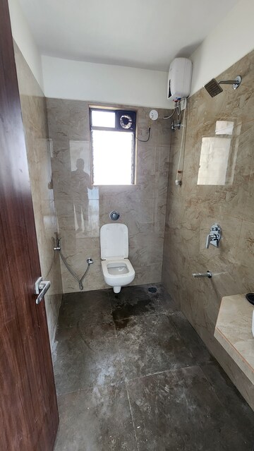 Bathroom in 1 BHK Apartment at Ghatkopar East – for Rent