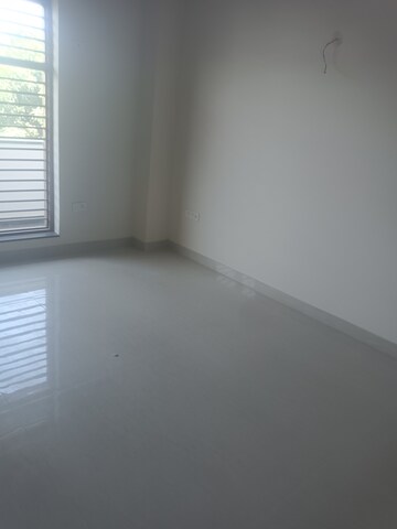 Room in 2 BHK Builder Floor at Sector 10a – for Rent