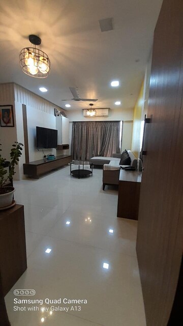 2 BHK Apartment For Rent in Kurla East
