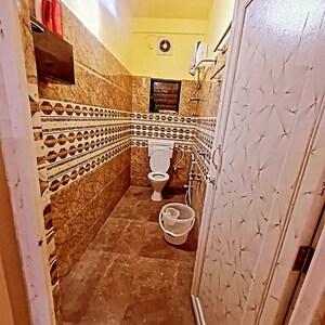 Bathroom in 3 BHK Builder Floor at Kolkatta Gpo – for Sale