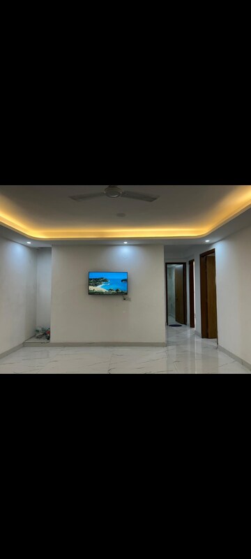 Room in 2 BHK Builder Floor at Saket – for Rent