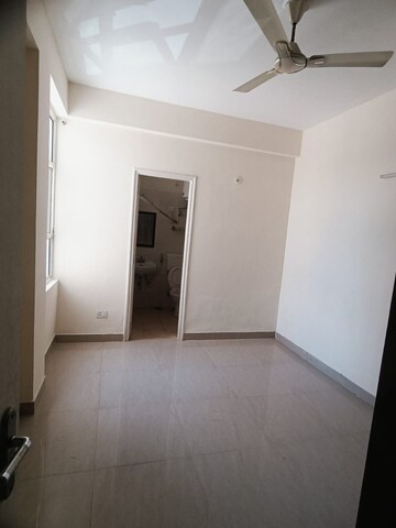 Room in 3 BHK Apartment at Emaar Palm Gardens, Sector 83 – for Rent