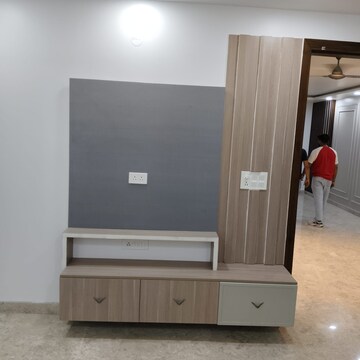 Furnished Amenities in 3.5 BHK Builder Floor at Vikas Puri – for Sale