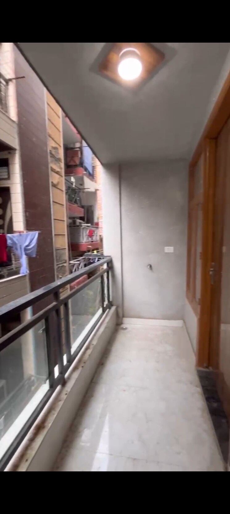 Balcony, govindpuri 3 Bedroom 1000 Sq.Ft. Builder Floor In Govindpuri Delhi 8546022