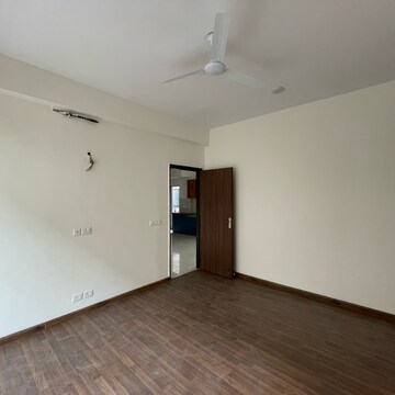 Room in 3 BHK Builder Floor at BPTP Amstoria, Sector 102 – for Rent
