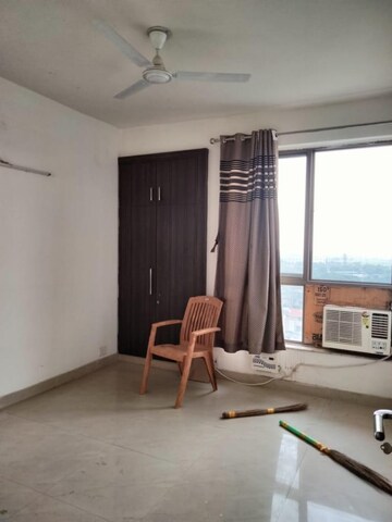 Living Room in 2 BHK Apartment at Unitech Uniworld Resorts-The Residences, Sector 33 – for Rent