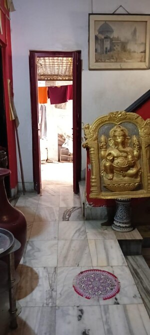 Furnished Amenities in  Showroom at Ballygunge – for Sale