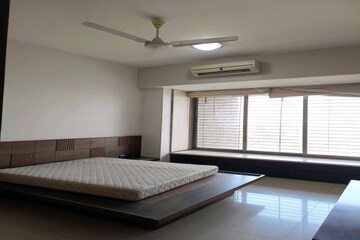 Bedroom in 3 BHK Apartment at Siddhivinayak Horizon, Prabhadevi – for Sale