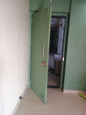 Room in 2 BHK Apartment at Metro Junction Mall, Kalyan Shilphata Road – for Rent