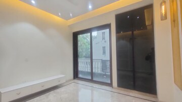 Room in 3 BHK Builder Floor at Sector 15 – for Sale